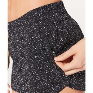 Lululemon Tracker Short V *4" Night View White Black - Size 2 - EUC *rare*